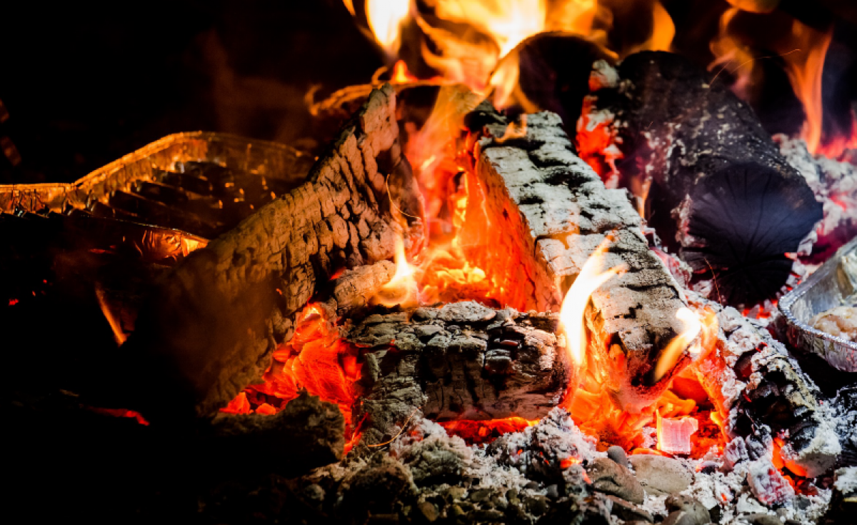 Reutiliza las cenizas de tu chimenea de leña