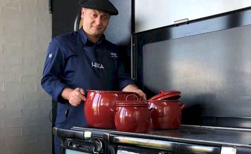 Hika Txakolindegia apuesta por una cocina de leña de LACUNZA como uno de sus baluartes